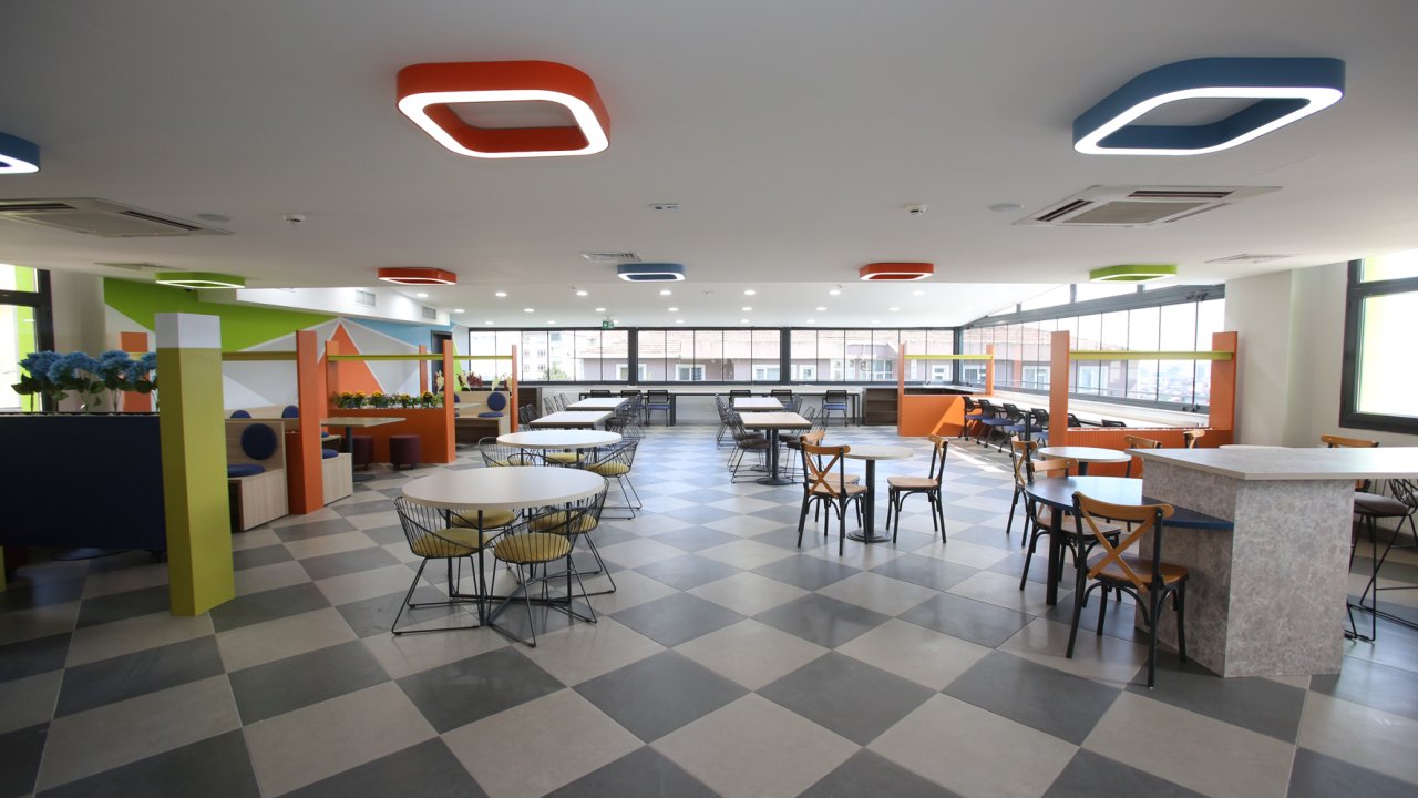 Küçükçekmece’de Gençlik Merkezi Açıldı