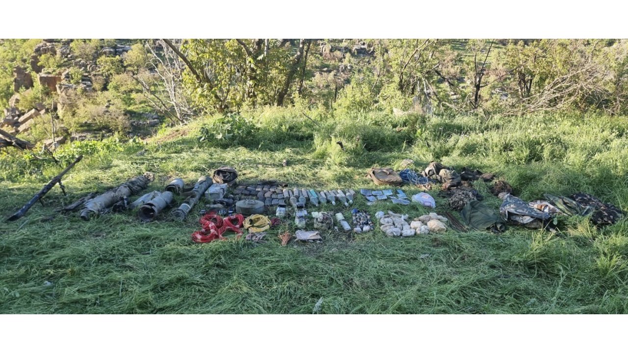 Msb: Teröristlere Ait Çok Sayıda Silah Ve Mühimmat Ele Geçirildi