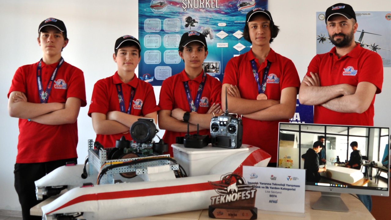 Denizde Boğulmaları Önlemek İçin Tasarladıkları Araçla Teknofest'te 3'üncü Oldular