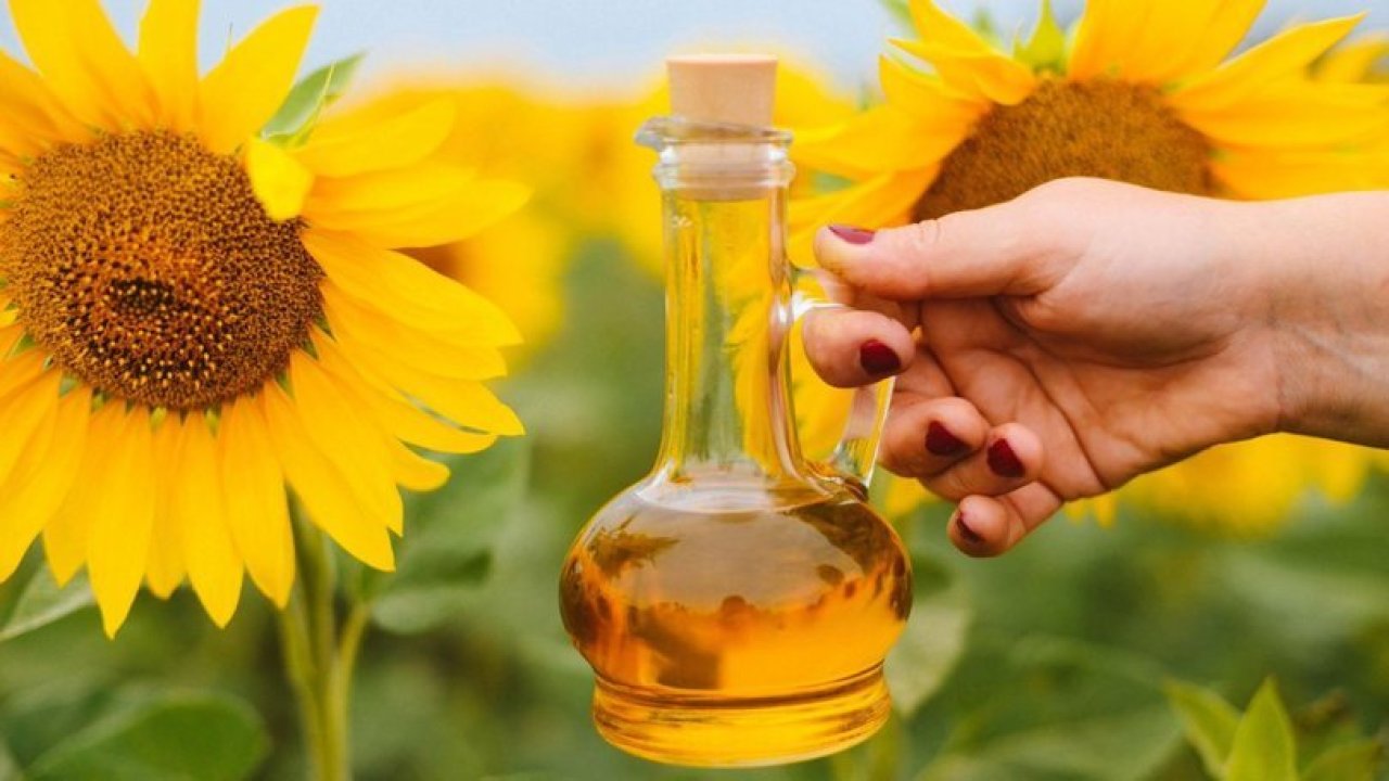 A101 ayçiçek yağında adeta tavan yaptı: 1 litre ayçiçek yağını yok pahasına dağıtmaya başladı.