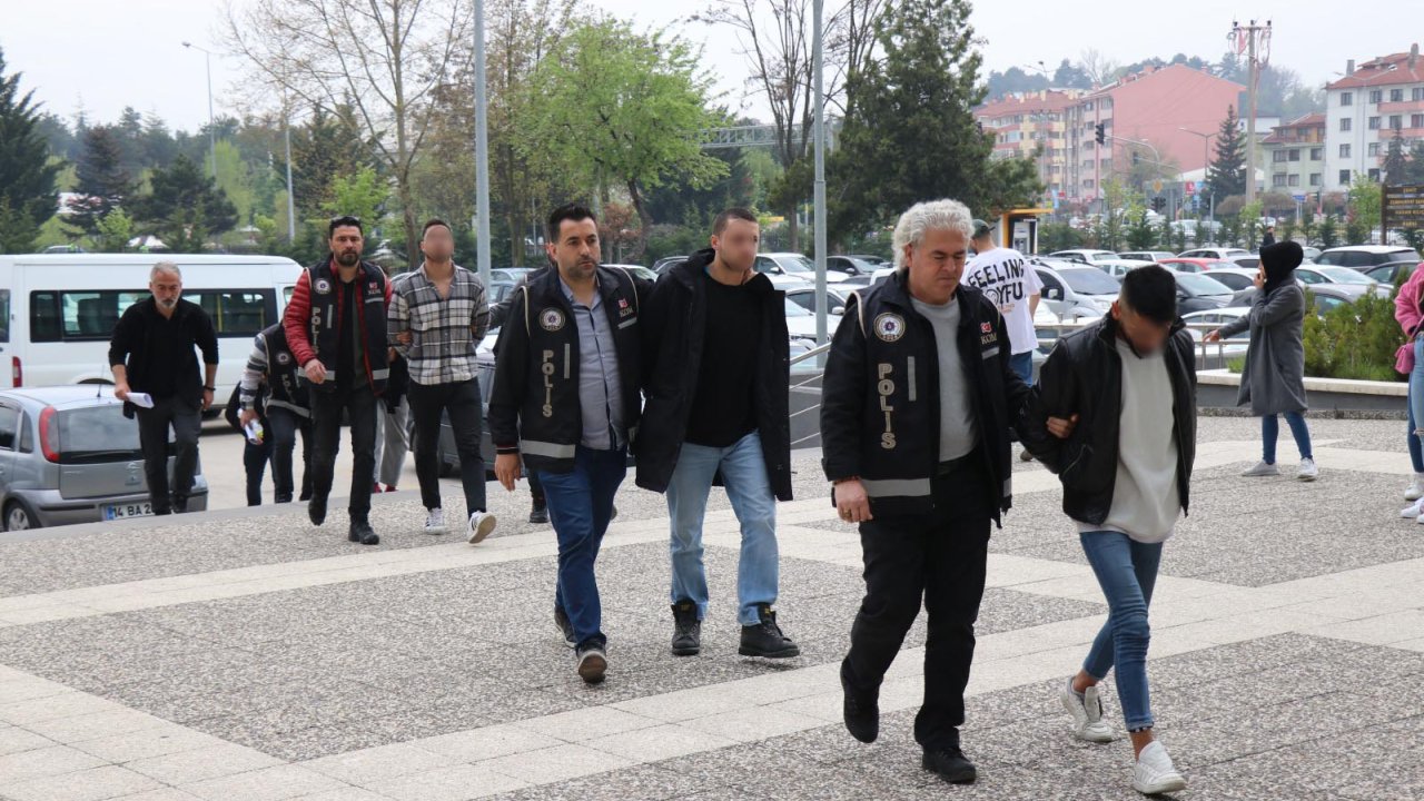 Bolu'da Esnafı Tehdit Edip, Haraç Alan 4 Şüpheli Yakalandı