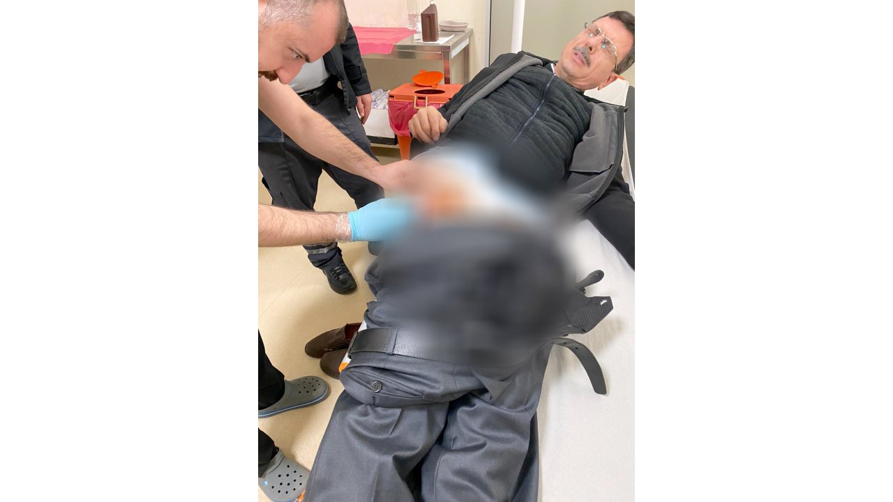 Kızının Saçının Çekildiği İddiasıyla Geldiği Okulda Müdür Yardımcısını Vurdu