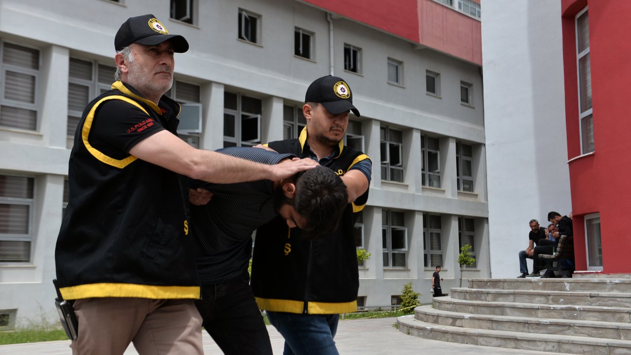 İnşaatta İçki İçenleri Uyarınca Bıçaklanan Bekçi, Ak Parti’nin Seçim Bürosuna Sığınmış