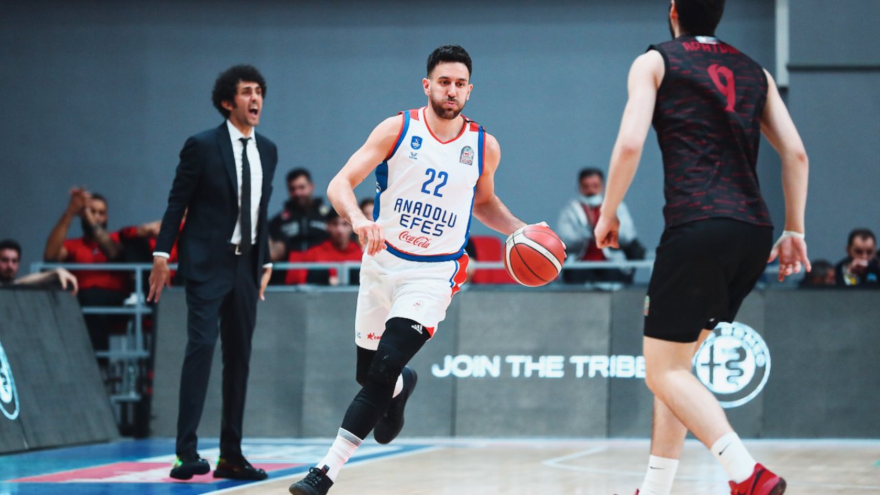 Gaziantep Basketbol - Anadolu Efes: 82-106