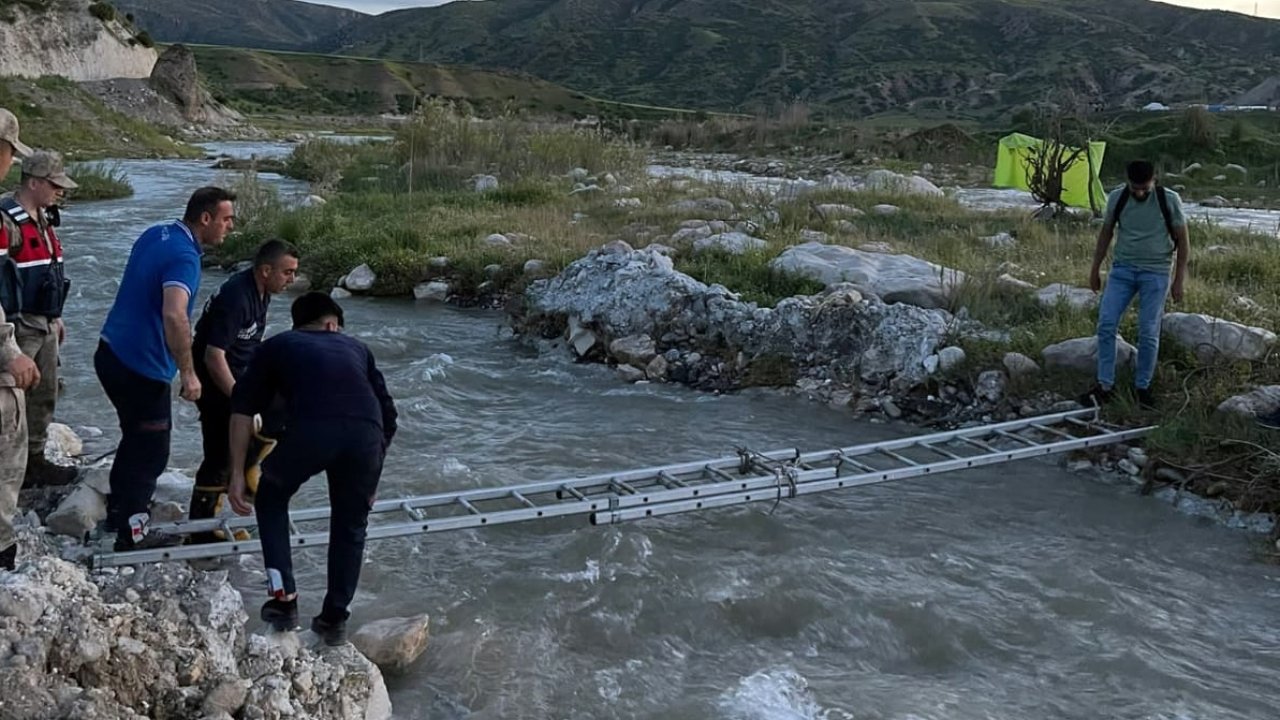 Siirt'te Suyun Yükselmesiyle Oluşan Adacıkta Mahsur Kaldılar