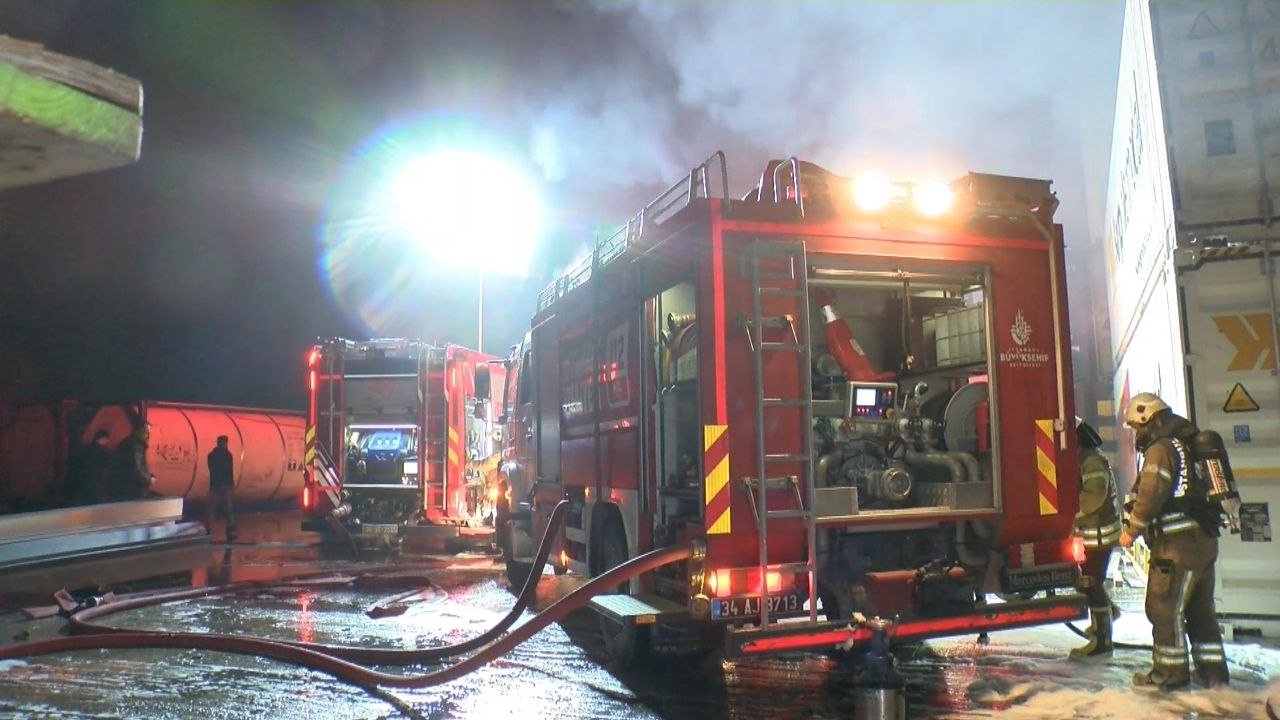 Büyükçekmece’de İhracat Ürünlerinin Olduğu Depoda Yangın