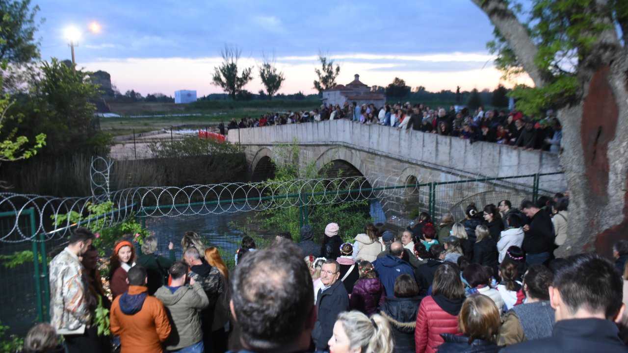 Tunca Nehri Kıyısında Kakava Kutlaması