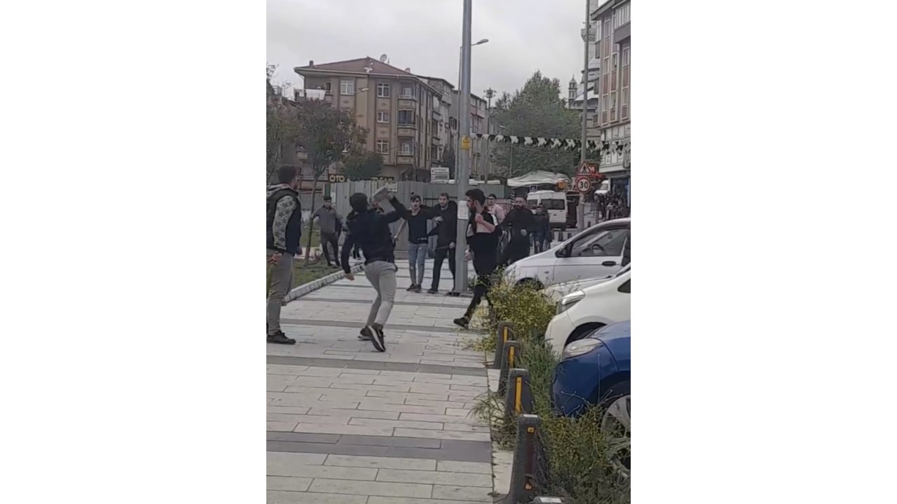 Gaziosmanpaşa'da Taşlı, Sopalı Kavga: Mahalle Savaş Alanına Döndü