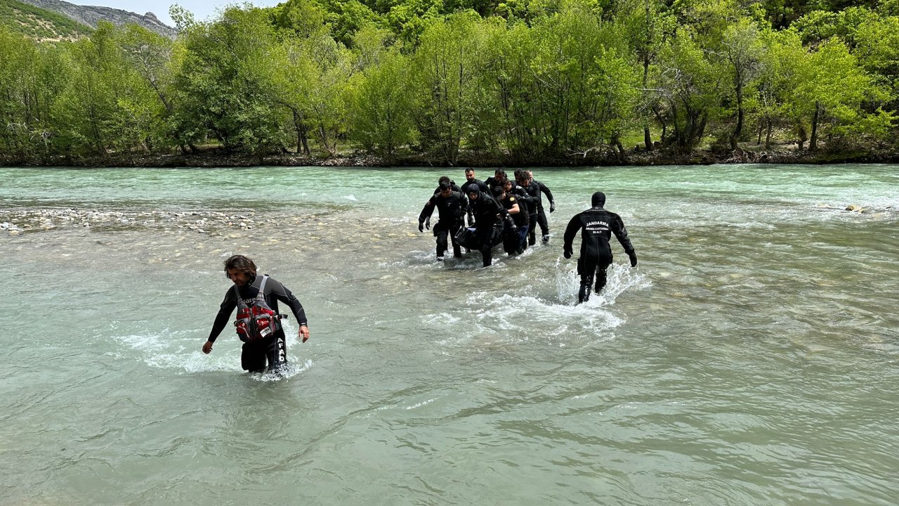 Munzur Çayı’na Uçan Araçtaki 3 Gençten Baran'ın, 16'ncı Günde Cansız Bedeni Bulundu