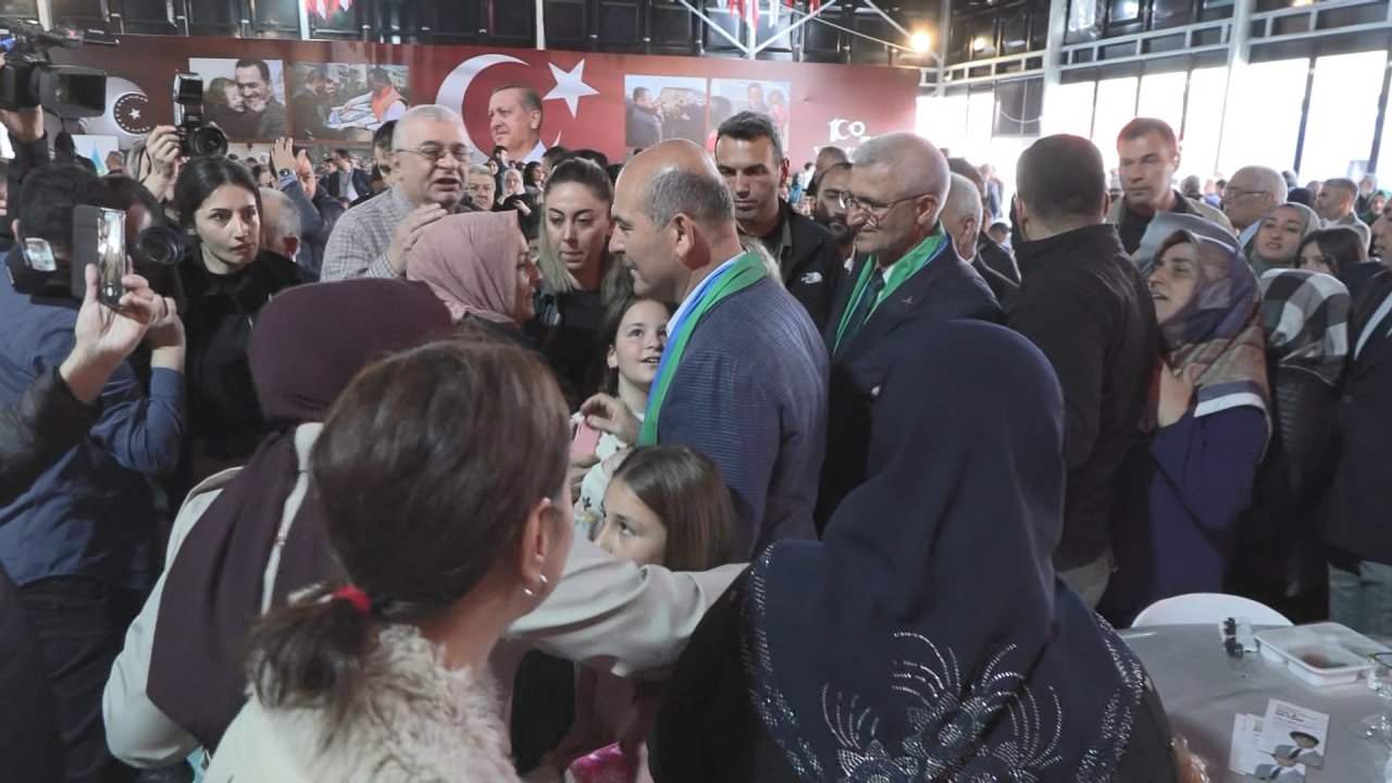 Bakan Soylu İstanbul'daki Rizelilerle Bir Araya Geldi