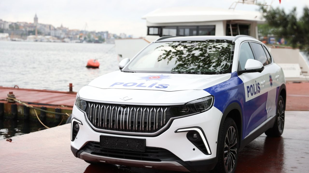 Bakan Soylu, Emniyet'e Teslim Edilen Togg'u Paylaştı