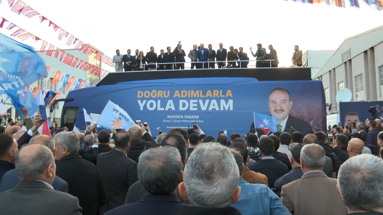 Bakan Varank, Hıdırellez Ateşinin Üzerinden Atladı (2)