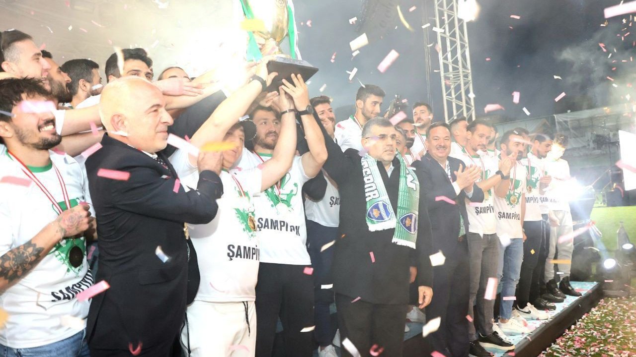 Sultanbeyli Belediyespor’da Şampiyonluk Kutlaması Yapıldı