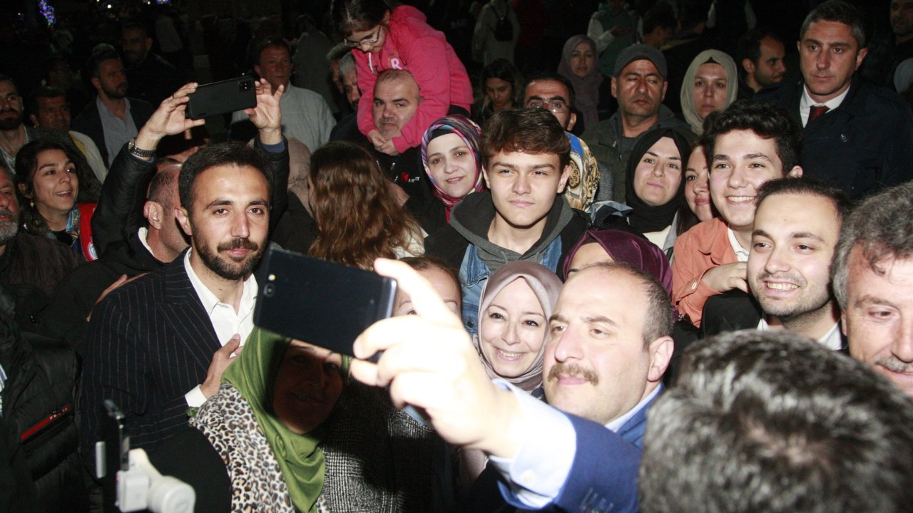 Bakan Varank, Hıdırellez Ateşinin Üzerinden Atladı (3)