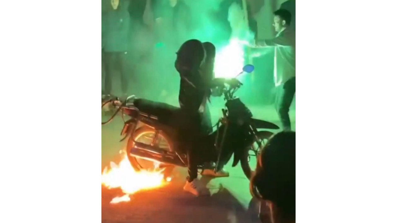 Bağcılar'daki Asker Eğlencesinde 'yakan' Gösteri