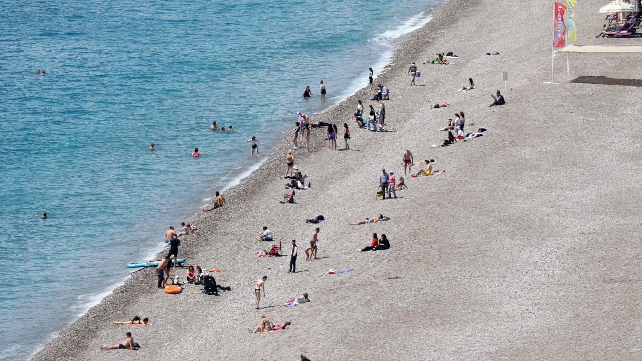 Antalya'da Dün Sağanak Etkili Oldu, Bugün Deniz Havası