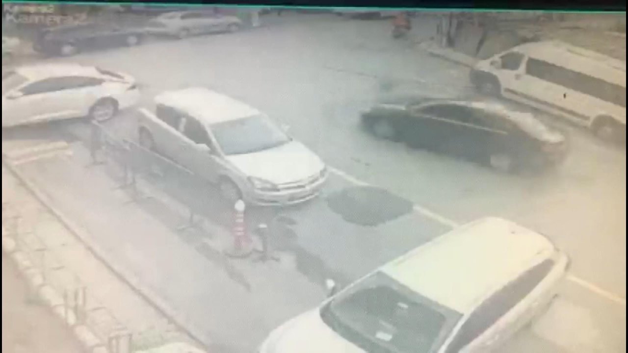 Şişli'de Yayalara Çarpan Otomobilin Polisten Kaçtığı Anlar Kamerada