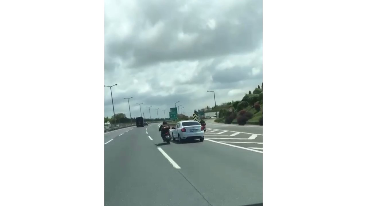 Ataşehir Tem Otoyolu’nda Trafikte Tehlikeli İnatlaşma