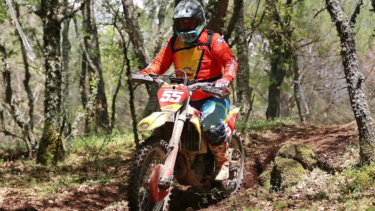 Bergama'da Enduro Rüzgarı Esti