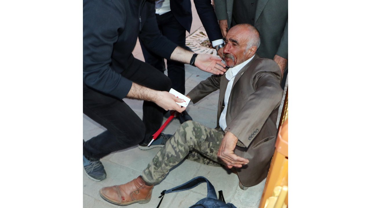 Ekrem İmamoğlu'nun Erzurum Mitingi Çıkan Olaylar Nedeniyle Yarıda Kaldı