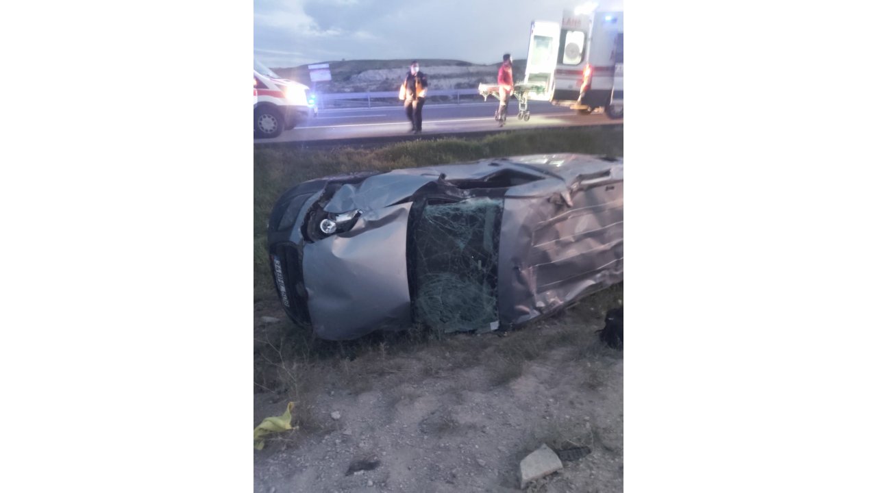 Hafif Ticari Araç Şarampole Devrildi: 5 Yaralı