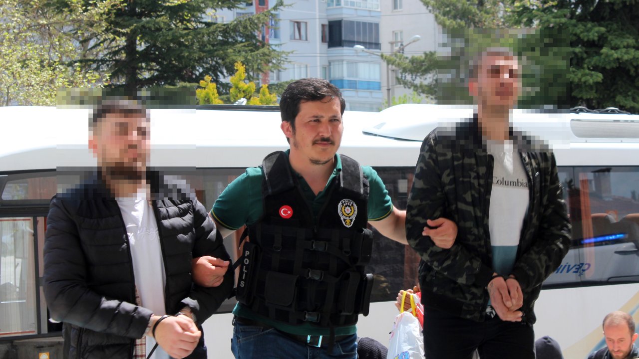 Afyonkarahisar'da 'kökünü Kurutma Operasyonu'nun 48 Şüphelisi Adliyede