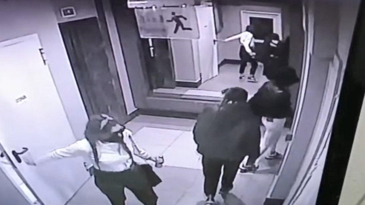 İstanbul'da Sitelerdeki Dairelerden Hırsızlık Yapan 4 Şüpheli Yakalandı