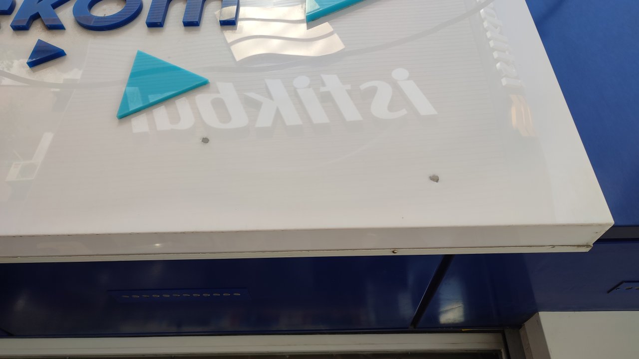 Bahçelievler'de 2 Kişinin Yaralandığı Silahlı Saldırı Kamerada