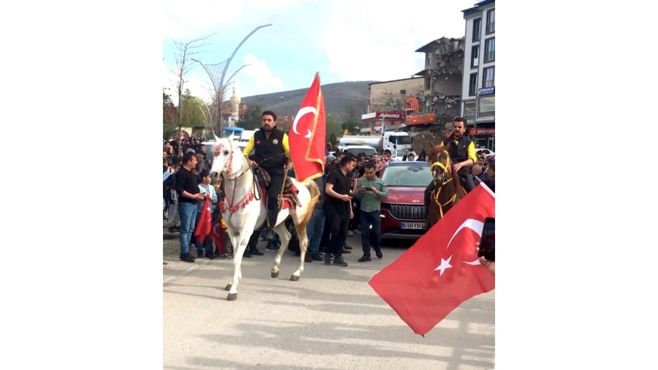 Bayburt’ta Togg’a Cirit Atıyla Karşılama