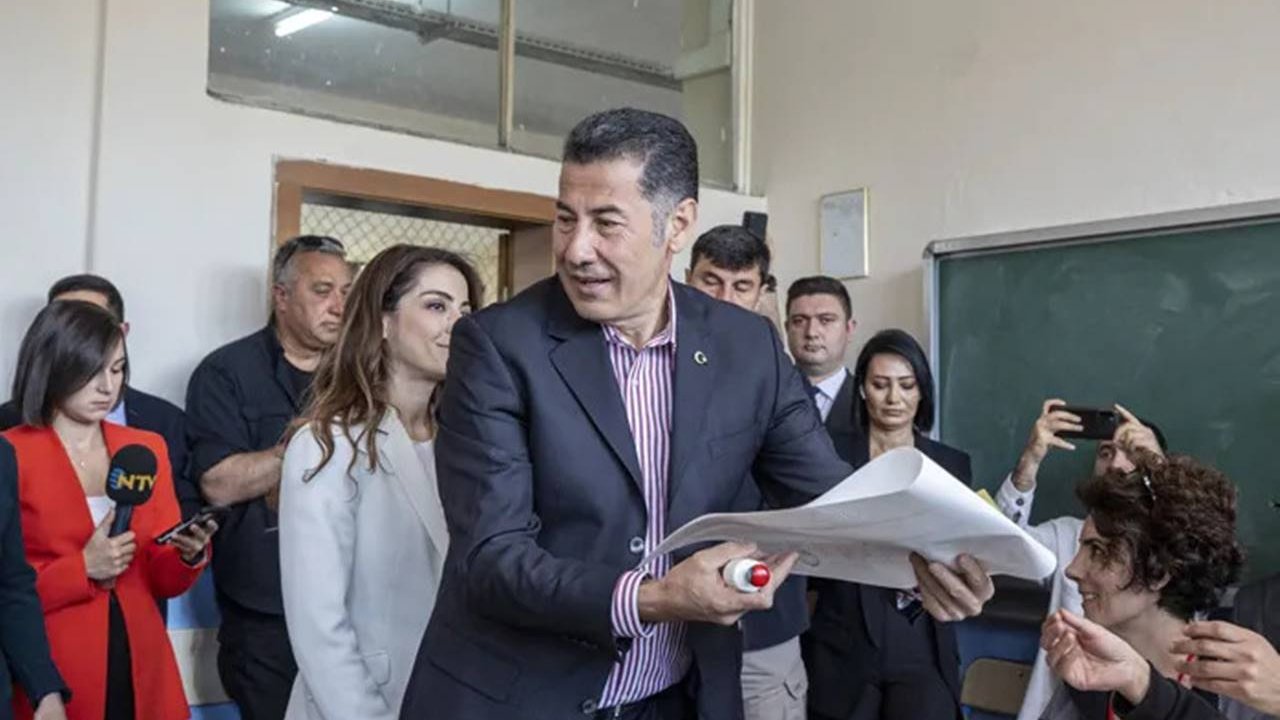 ATA İttifakı Cumhurbaşkanı Adayı Sinan Oğan Ankara'da oy kullandı