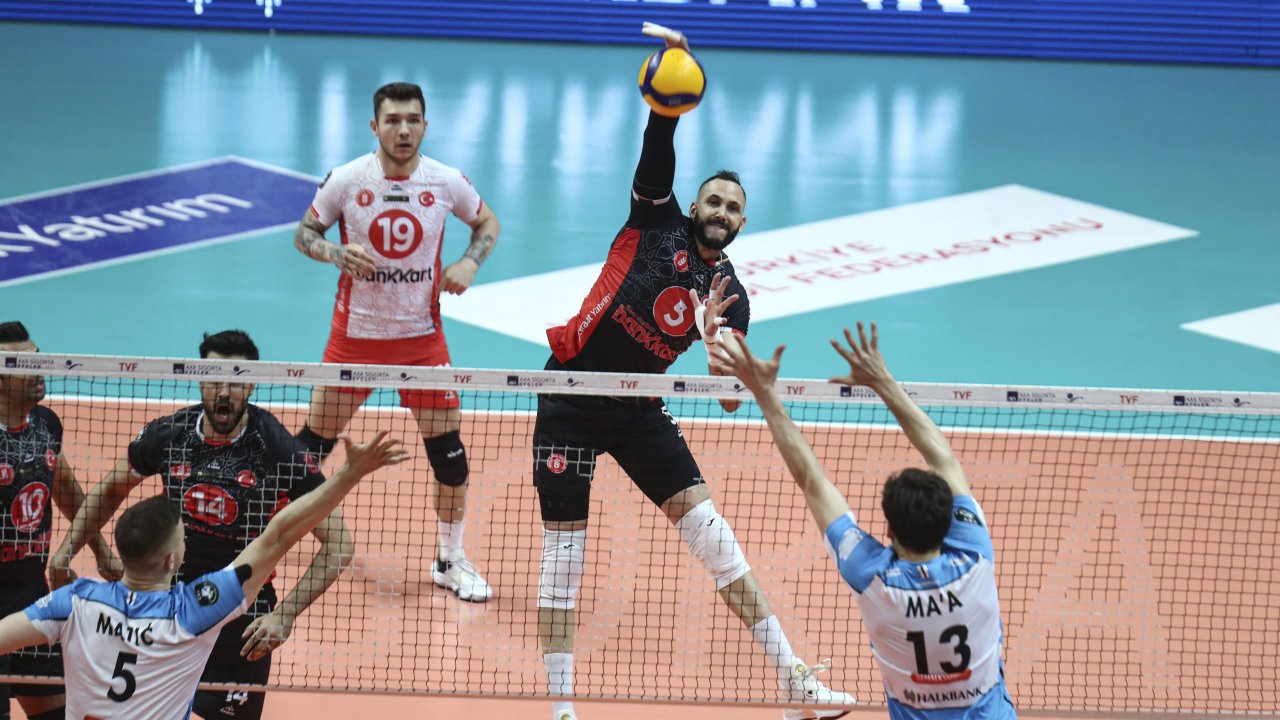 Efeler Ligi'nde şampiyon Ziraat Bankkart