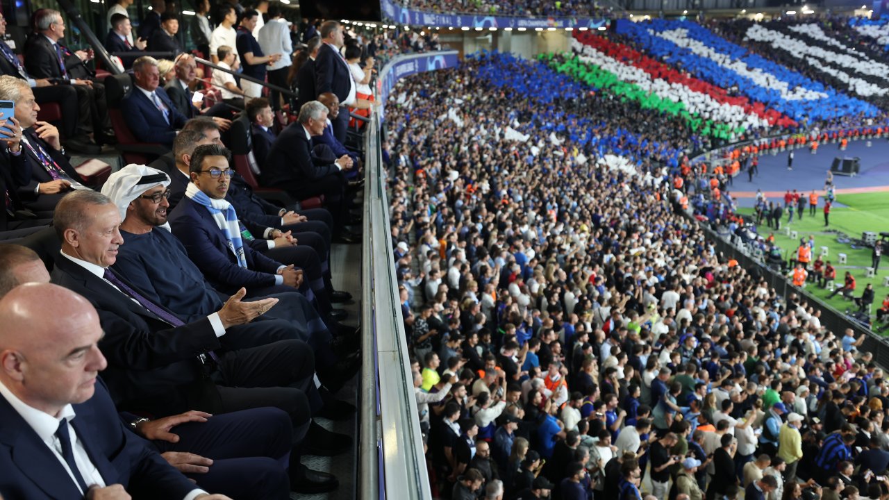 Bakanlar, Başkanlar, teknik adamlar ve bir çok ünlü final maçını tribünden izledi