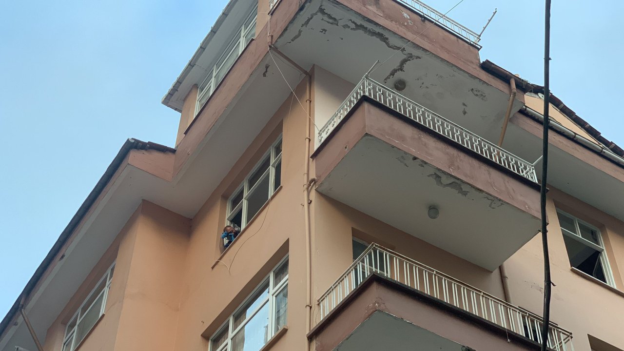 Cam silerken 5'inci kattan düşen CHP'li eski kadın kolları başkanı, kurtarılamadı