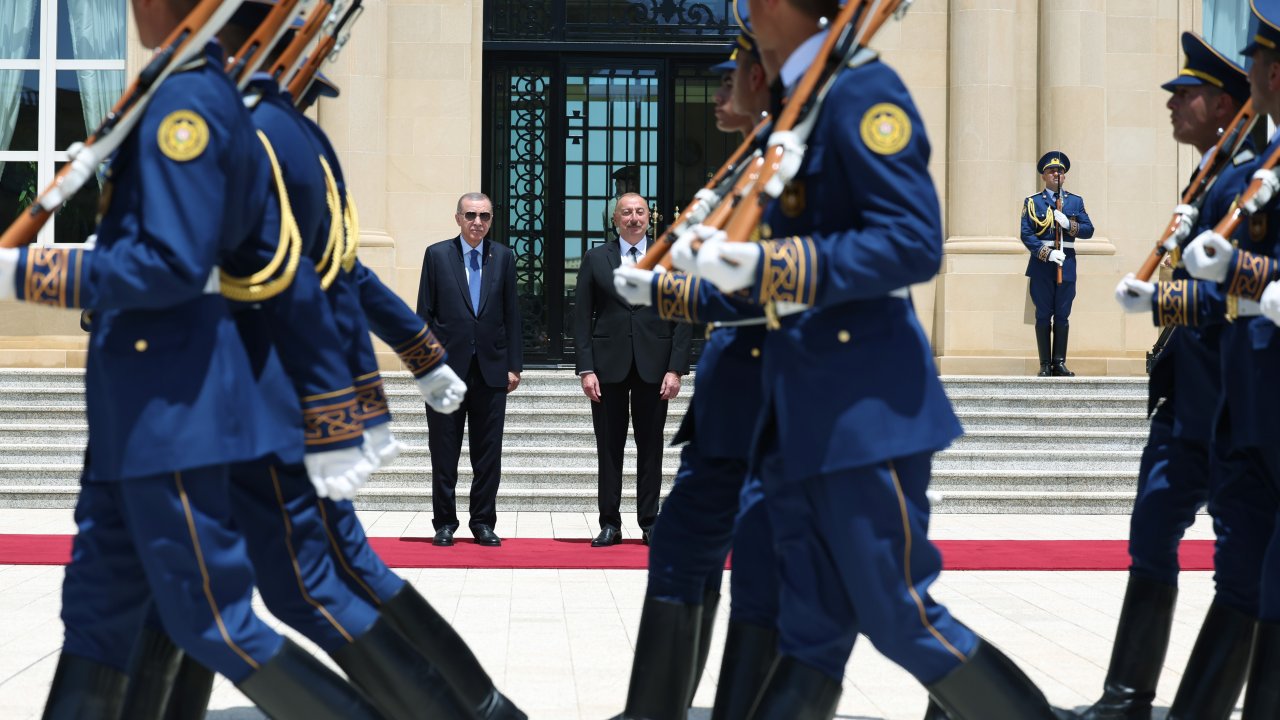 Cumhurbaşkanı Erdoğan, Azerbaycan’da resmi törenle karşılandı (EK FOTOĞRAFLAR)