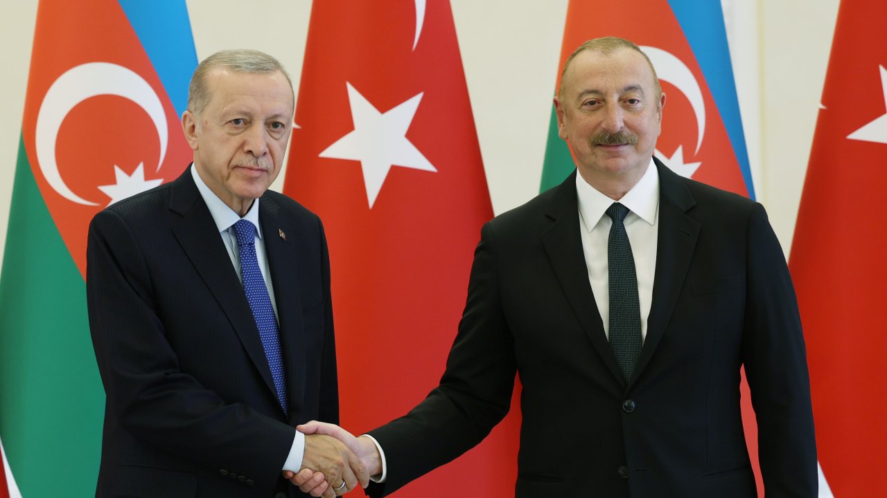 Cumhurbaşkanı Erdoğan, Azerbaycan Cumhurbaşkanı Aliyev’le baş başa görüştü