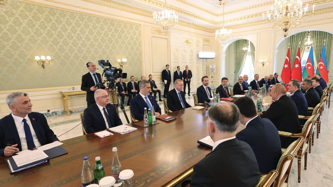 Cumhurbaşkanı Erdoğan, Azerbaycan Cumhurbaşkanı Aliyev’le baş başa görüştü (2)