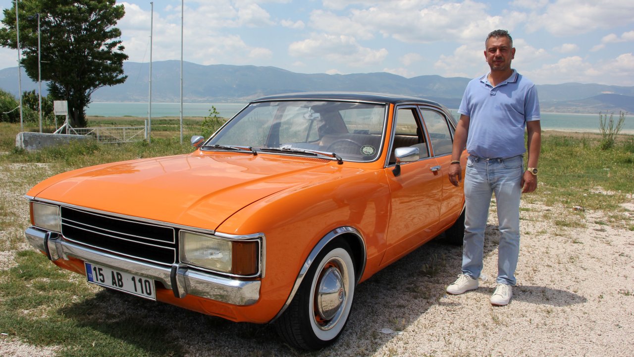 Dede yadigarı otomobili 15 yıl sonra bulup yeniledi
