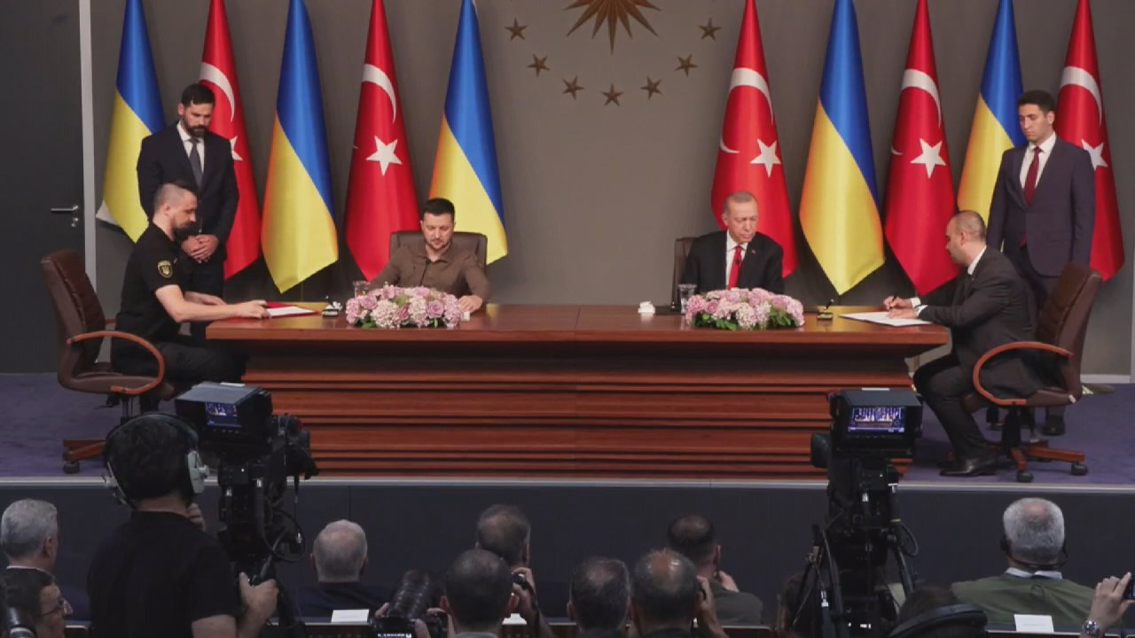 Cumhurbaşkanı Erdoğan, Ukrayna Devlet Başkanı Zelenski'yle ortak basın açıklaması yaptı -1