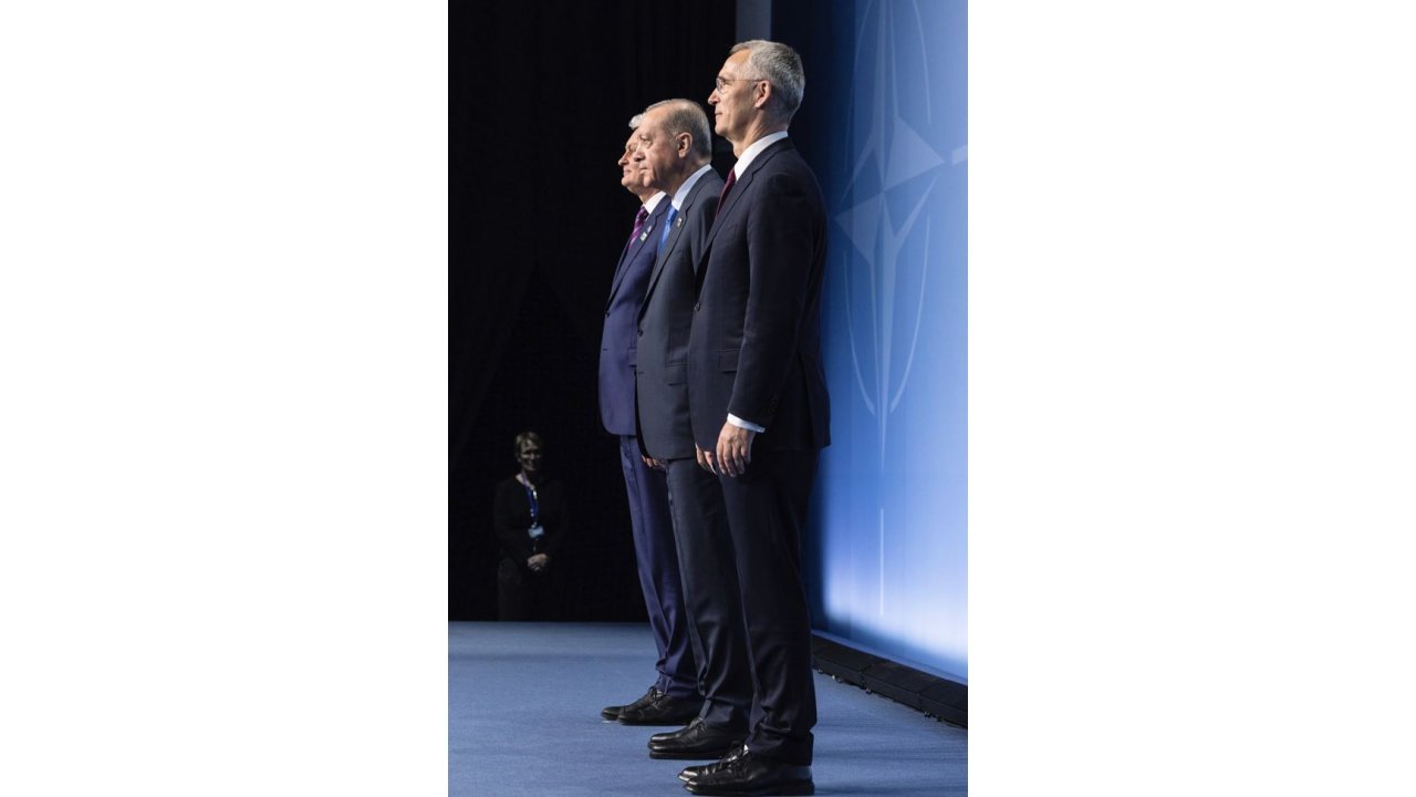 Cumhurbaşkanı Erdoğan, NATO Zirvesi'nde aile fotoğrafı çekimine katıldı -2 (EK FOTOĞRAF)