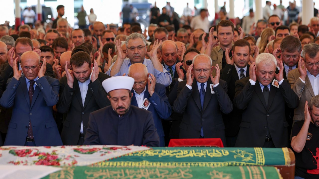 Kılıçdaroğlu, CHP'li Özkan'ın annesinin cenazesine katıldı