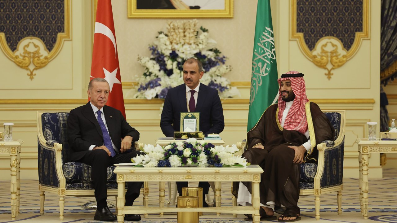 Cumhurbaşkanı Erdoğan, Suudi Arabistan Veliaht Prensi Selman ile bir araya geldi