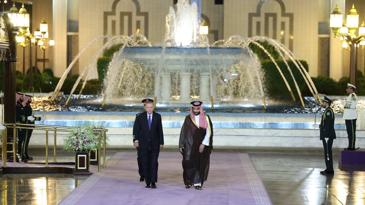 Cumhurbaşkanı Erdoğan, Al-Salam Sarayı’nda resmi törenle karşılandı