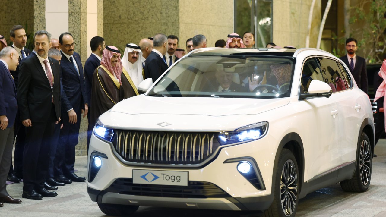 Selman, TOGG ile Cumhurbaşkanı Erdoğan’ı oteline bıraktı