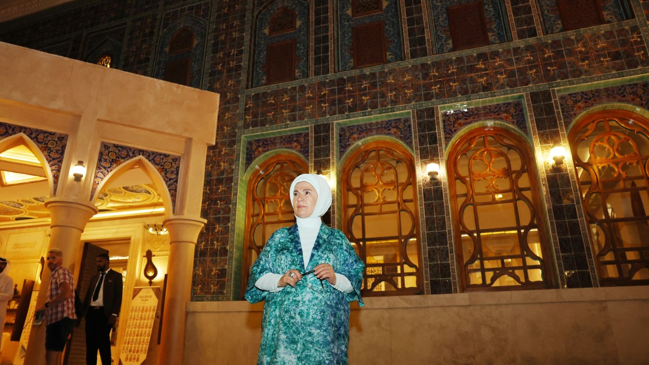 Emine Erdoğan Katara Camii’ni gezdi