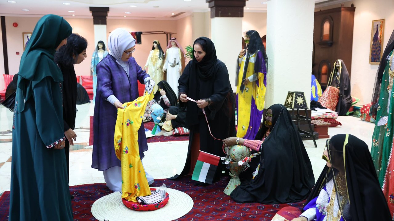 Emine Erdoğan, BAE’de Kadınlar Genel Birliğini ziyaret etti (EK FOTOĞRAFLAR)