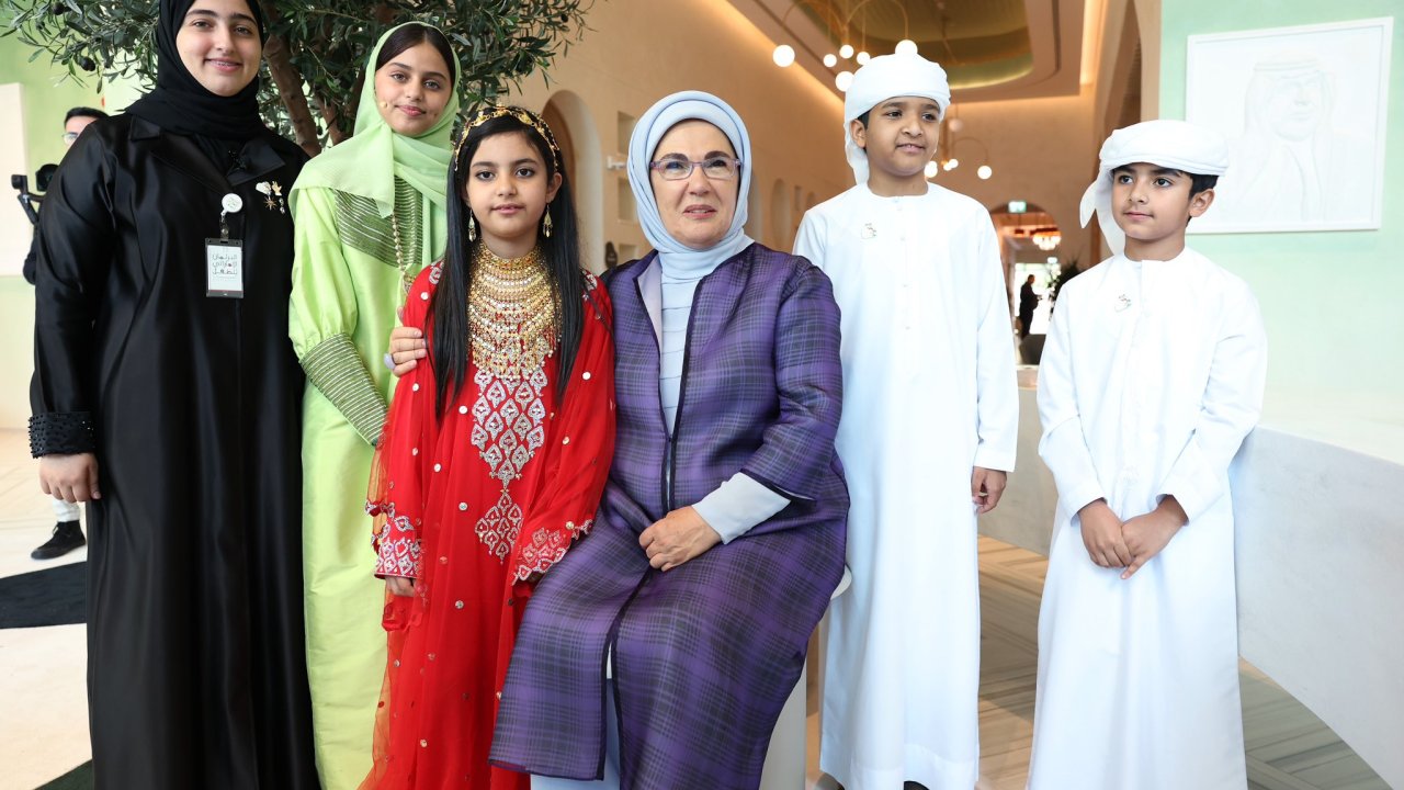 Emine Erdoğan, BAE’de Kadınlar Genel Birliğini ziyaret etti (2)