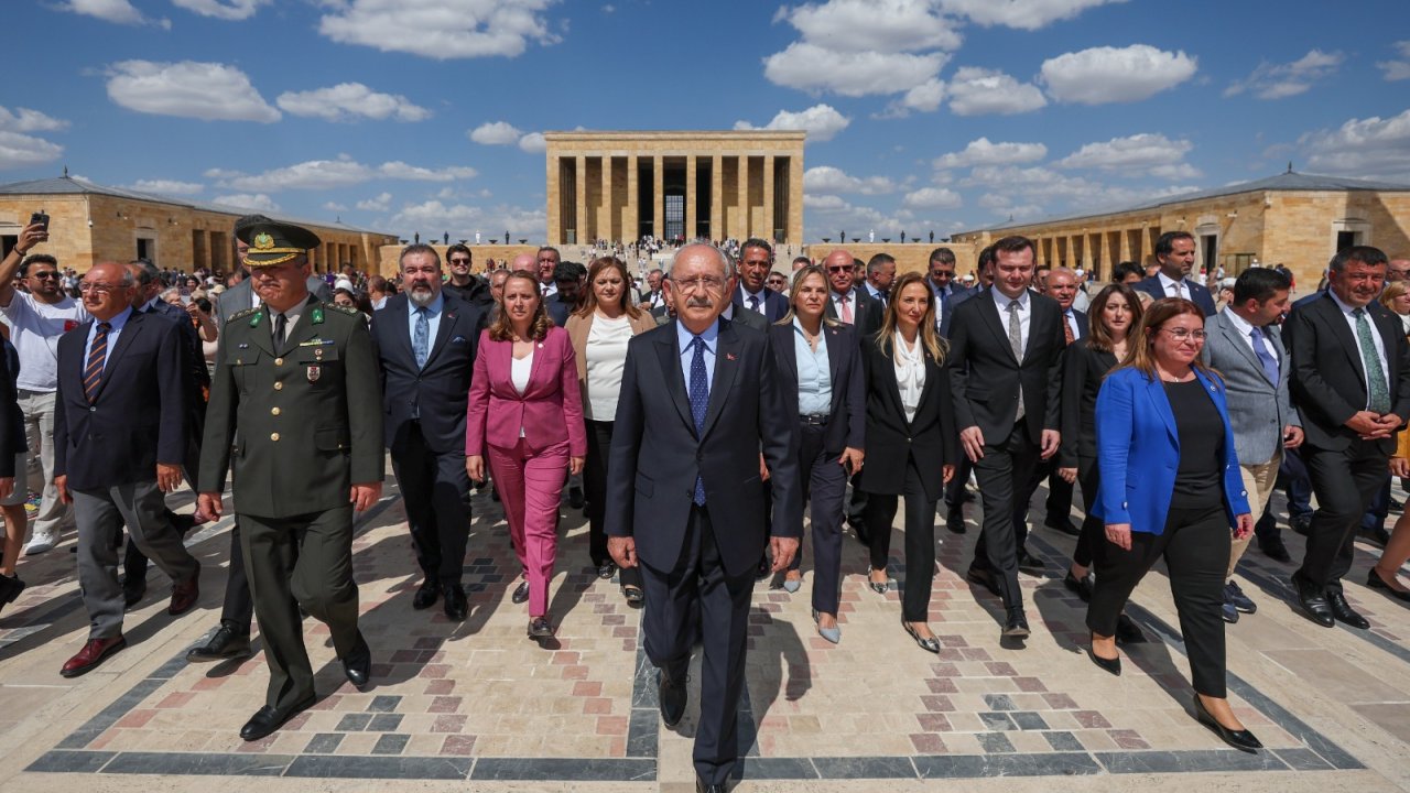 Kılıçdaroğlu, Lozan'ın 100'üncü yılında Anıtkabir'i ziyaret etti