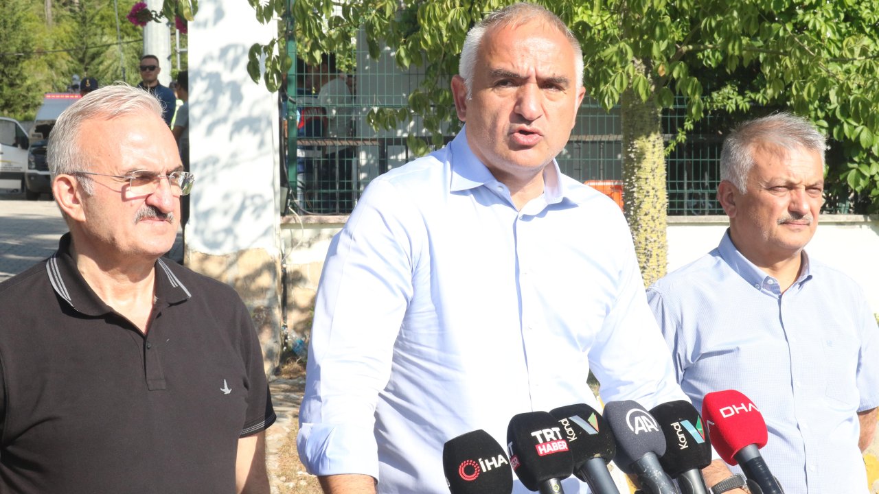 Kemer'deki orman yangınına havadan müdahale (2)