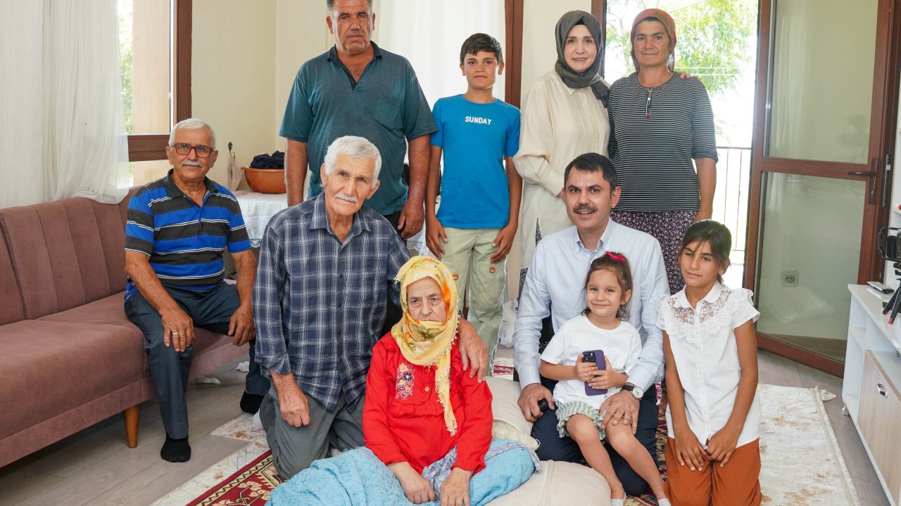 Eski bakan Kurum, Manavgat'taki yangınzedeye sözünü tuttu