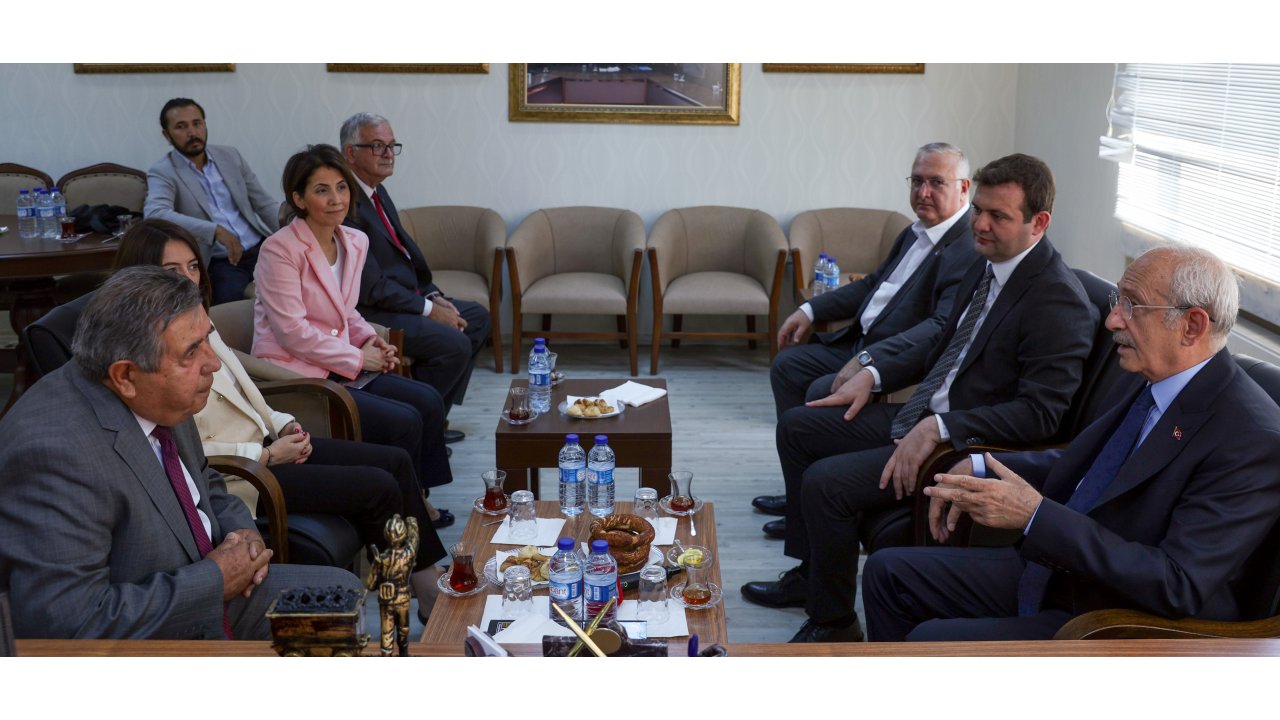 Kılıçdaroğlu, emeklilerle bir araya geldi